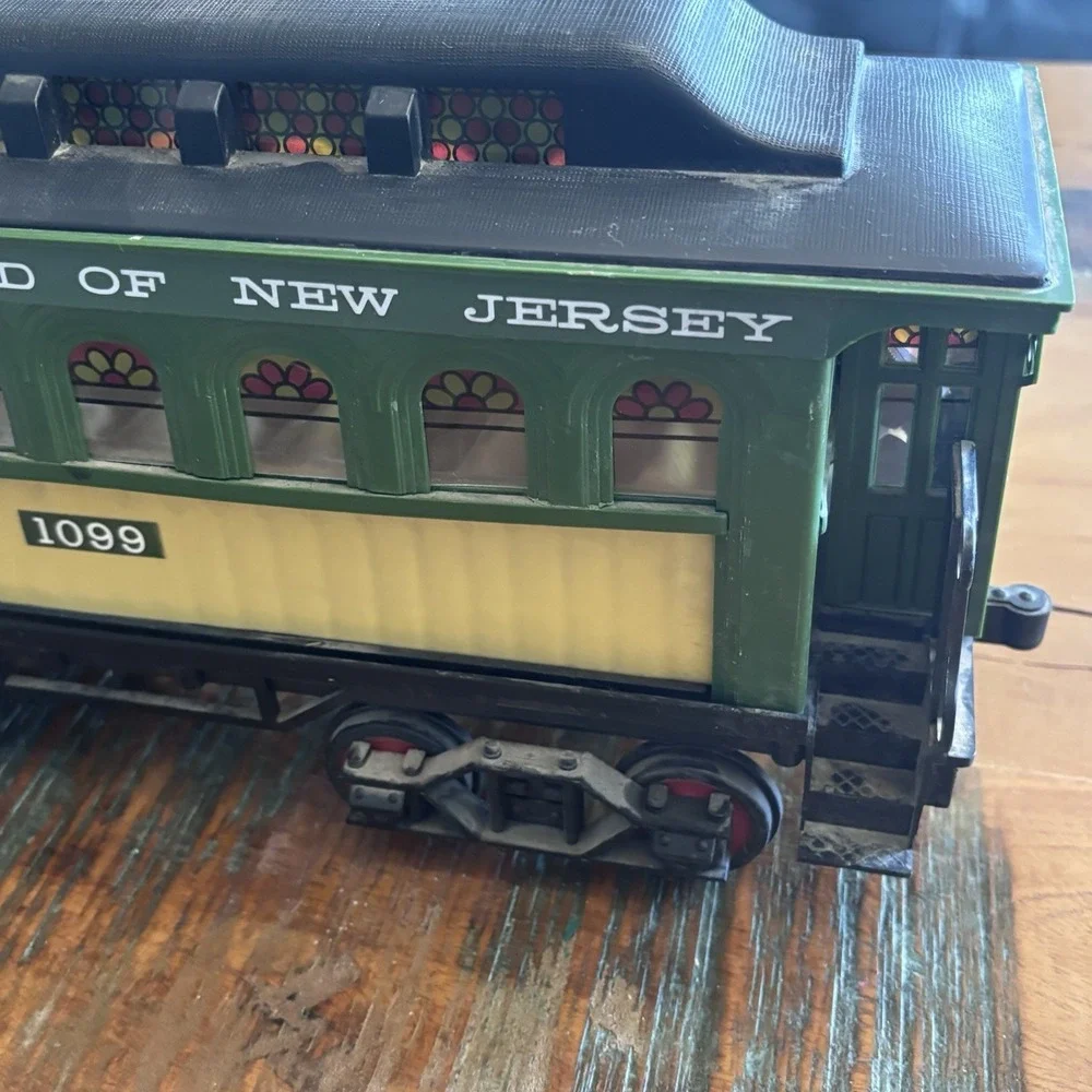 Vintage Jim Beam Green Train Passenger Car Decanter 1099 Central RR of NJ Empty